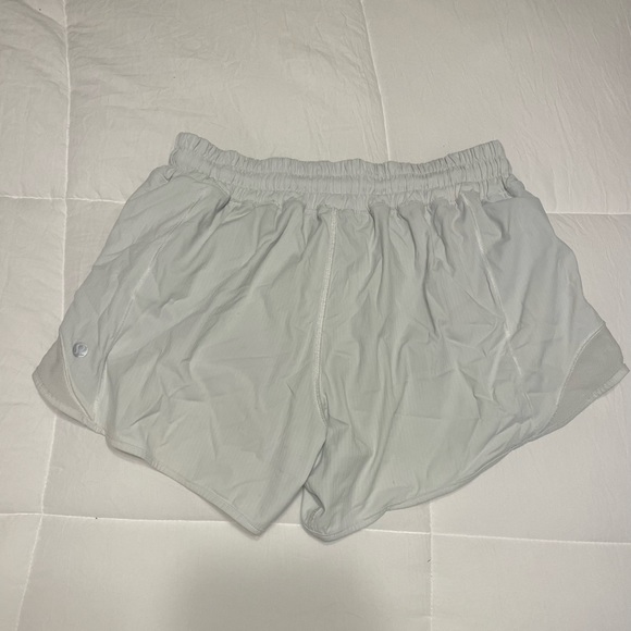 lululemon hotty hot shorts size 6 - Picture 2 of 2